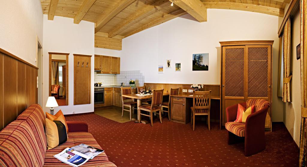 Apart Hotel Garni Strasser Цел ам Цилер Екстериор снимка
