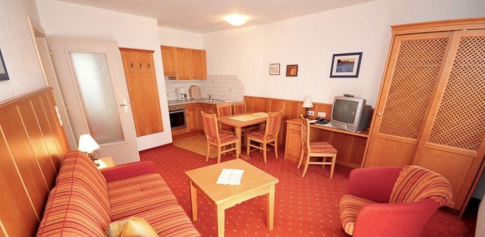 Apart Hotel Garni Strasser Цел ам Цилер Екстериор снимка