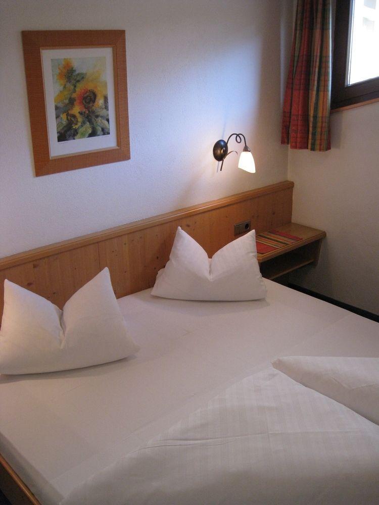 Apart Hotel Garni Strasser Цел ам Цилер Екстериор снимка