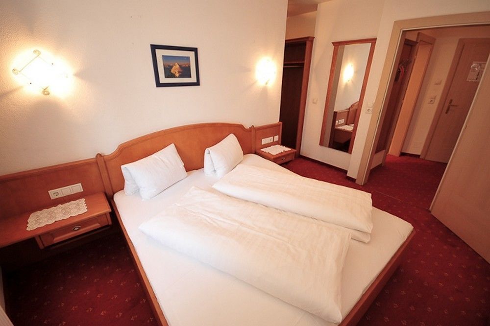 Apart Hotel Garni Strasser Цел ам Цилер Екстериор снимка