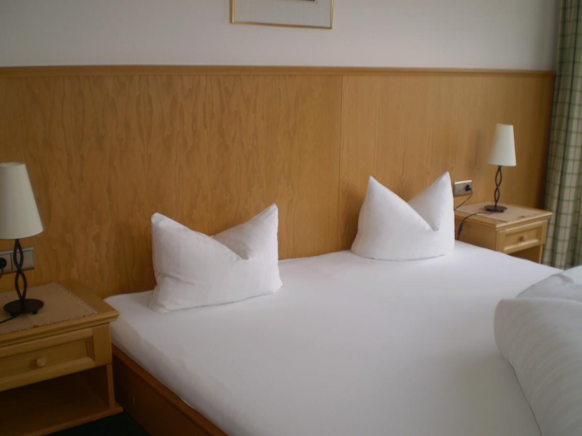 Apart Hotel Garni Strasser Цел ам Цилер Екстериор снимка