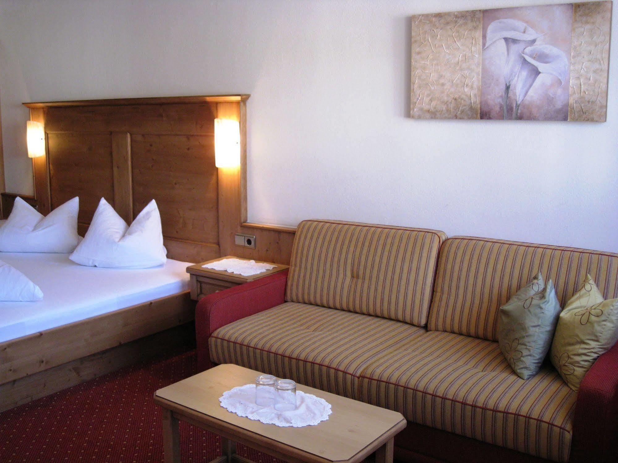 Apart Hotel Garni Strasser Цел ам Цилер Екстериор снимка