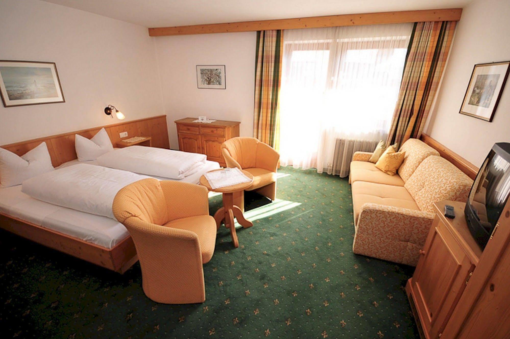 Apart Hotel Garni Strasser Цел ам Цилер Екстериор снимка