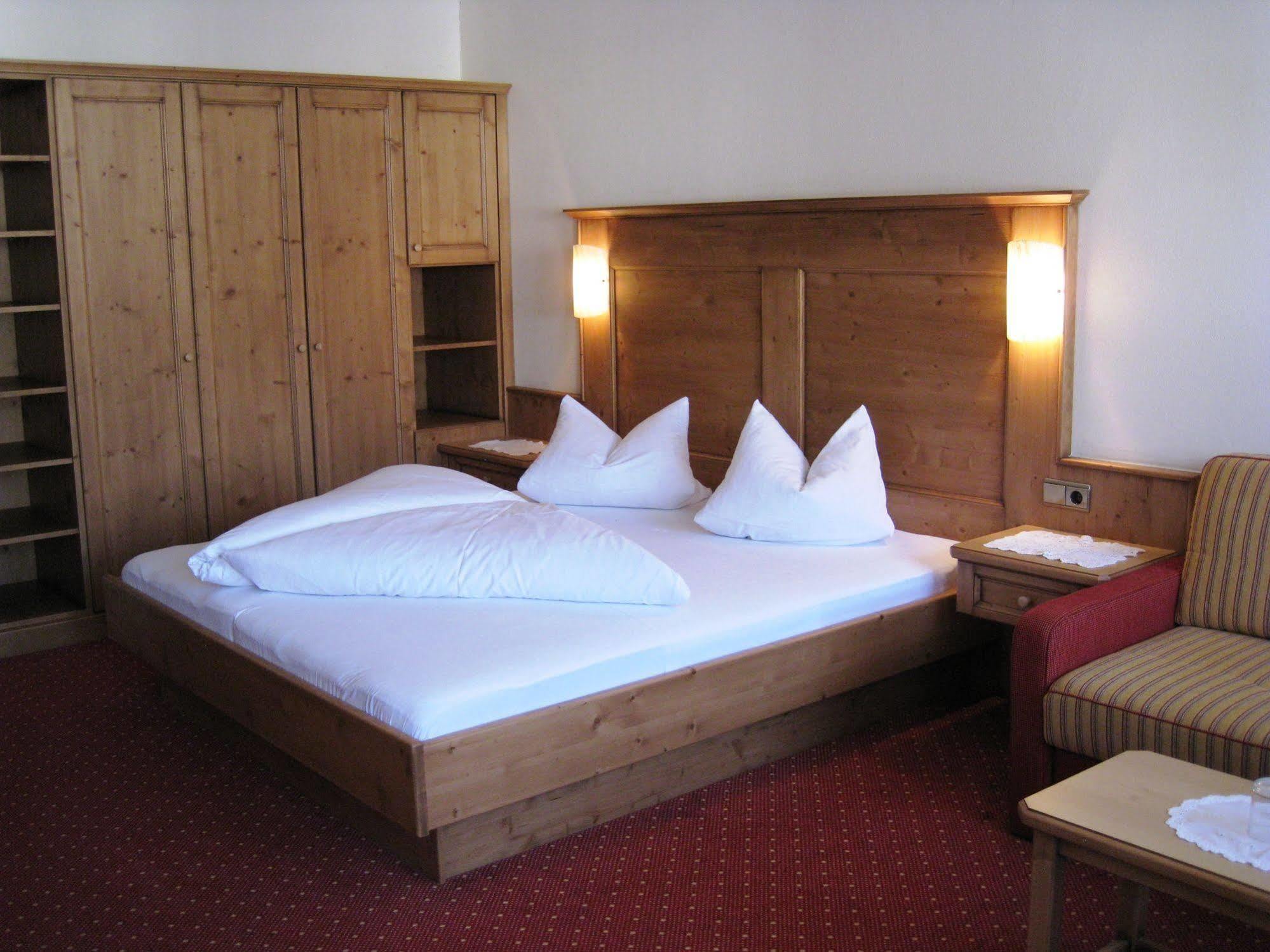 Apart Hotel Garni Strasser Цел ам Цилер Екстериор снимка