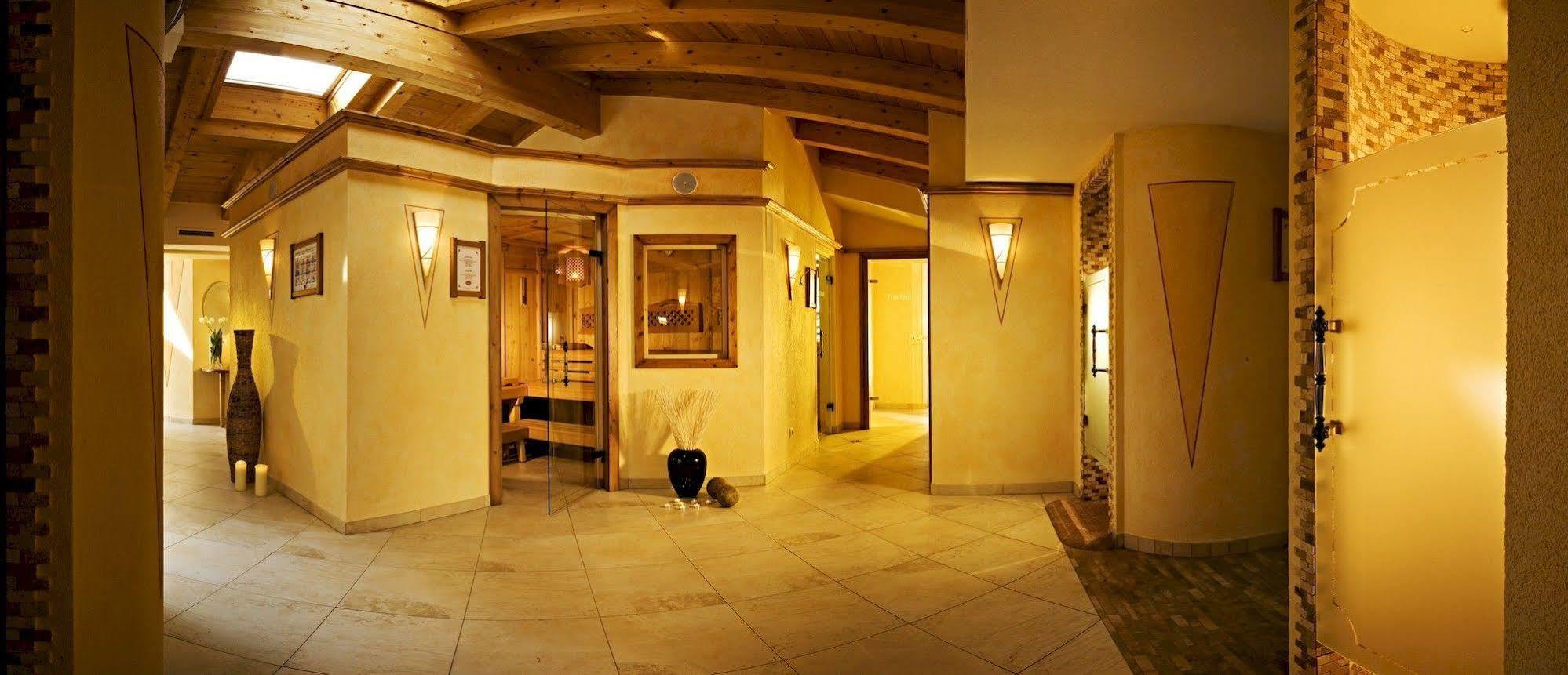Apart Hotel Garni Strasser Цел ам Цилер Екстериор снимка